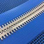 Metallic joint for mesh conveyor belt in polyester