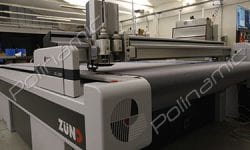 Plotter da taglio nel laboratorio Polinamic